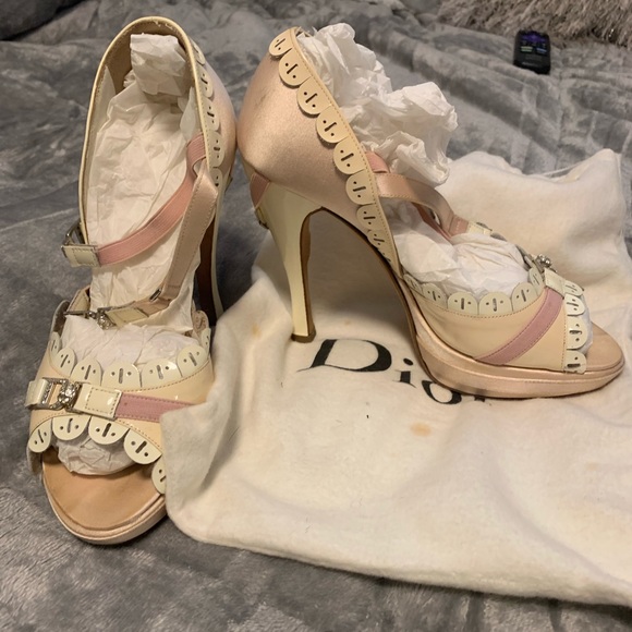 Fun Dior heels - Picture 1 of 4